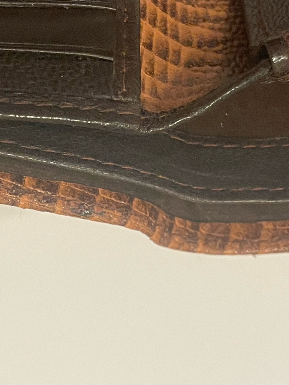 Brown Lizard Embossed Leather Bifold Wallet handcrafted - Picture 8 of 10